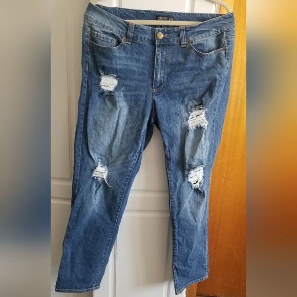 🍭🚨Forever 21+ distressed denim jeans - Picture 7 of 7